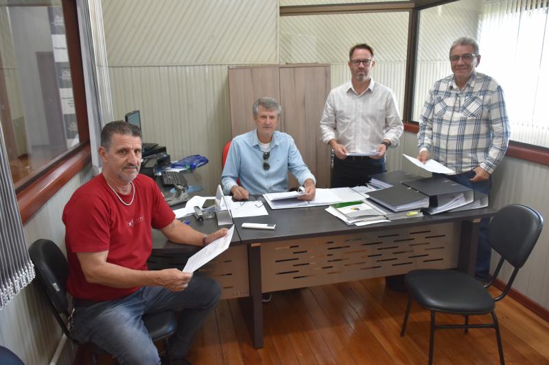 CCJ da Câmara de Laranjeiras do Sul emite parecer favorável a projetos sobre segurança no esporte e Sala do Empreendedor